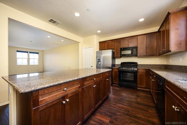 1110 Calabria St, Santee CA: https://media.crmls.org/mediaz/e4529b49-99d3-4166-acba-16dd9126b664.jpg