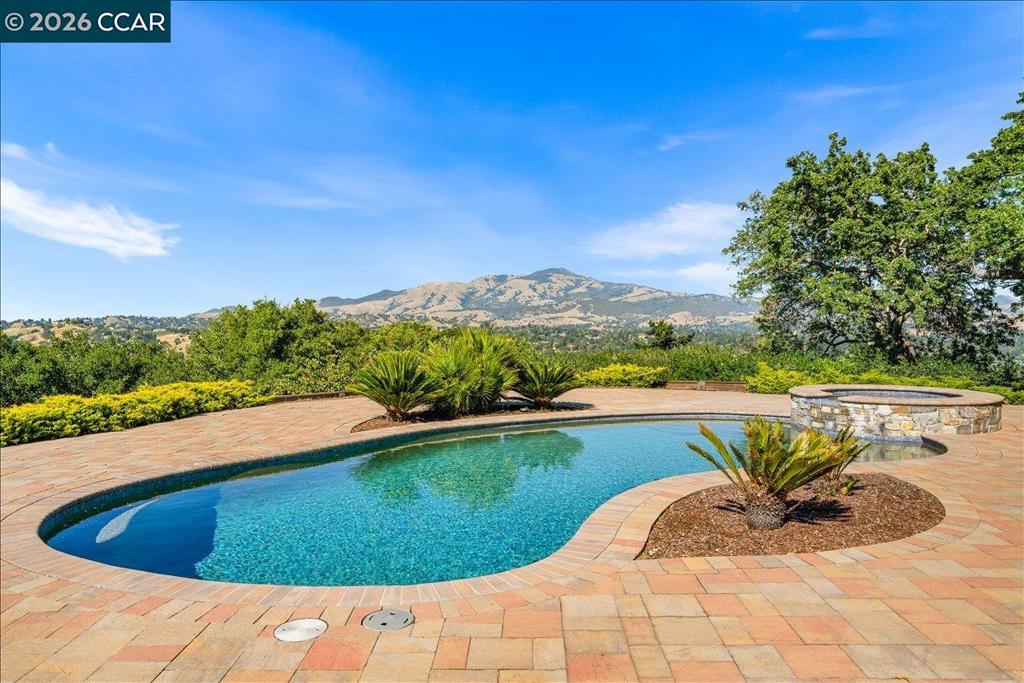 300 Oak View Ter