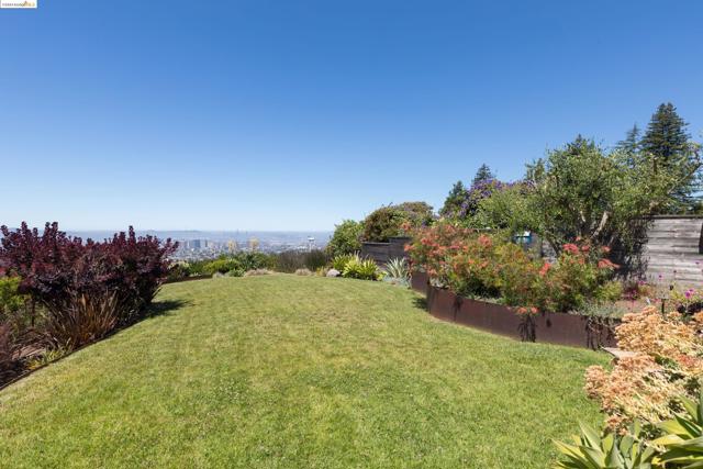 Image 45 of 49 For 251 Pershing Dr