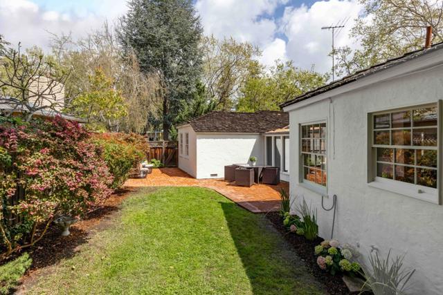 695 N California Avenue, Palo Alto CA: https://media.crmls.org/mediaz/e4537b8e-32fe-472e-9a9f-cc427488eec5.jpg