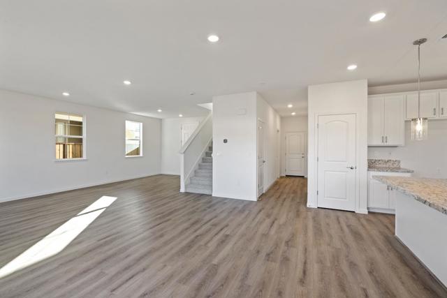 2130 Gladiola Drive, Hollister CA: https://media.crmls.org/mediaz/e4541ec5-a019-406b-88ef-31b4cf64ce7c.jpg