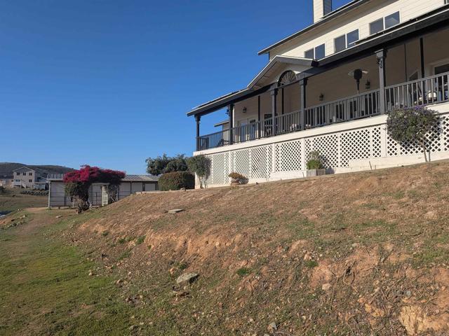 Detail Gallery Image 13 of 40 For 1925 Robinhood Rd, Vista,  CA 92084 - 5 Beds | 4/1 Baths