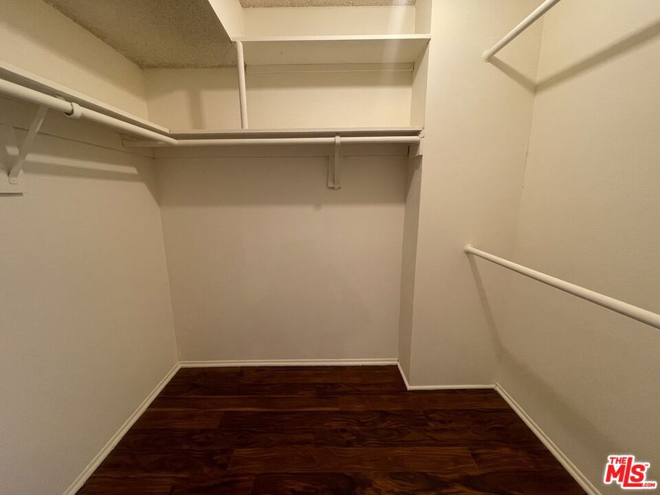 https://media.crmls.org/mediaz/e4547bd8-4ac0-4849-889e-771431d2cea6.jpg?preset=X-Large