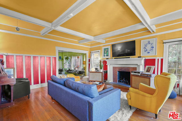 656 Parkman Avenue, Los Angeles CA: https://media.crmls.org/mediaz/e45492ea-c8db-4b5d-a4c1-786348bf4518.jpg