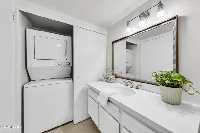 769 Birchpark Circle, Thousand Oaks CA: https://media.crmls.org/mediaz/e45514a5-770e-47c1-ac39-8e87e7e33e60.jpg