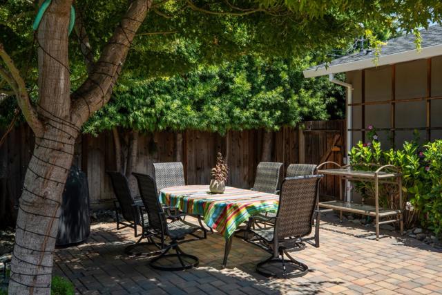 2726 Saint Giles Lane, Mountain View CA: https://media.crmls.org/mediaz/e455fe19-f246-4ba9-b71d-6d5aaf302456.jpg