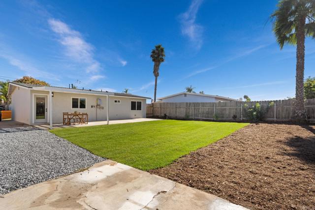 4824 Siesta Drive, Oceanside CA: https://media.crmls.org/mediaz/e45627d5-bac9-47aa-a793-8840a62b479a.jpg