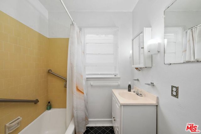 6022 Dauphin Street, Los Angeles CA: https://media.crmls.org/mediaz/e4565dda-7c13-4892-a677-808eea649497.jpg