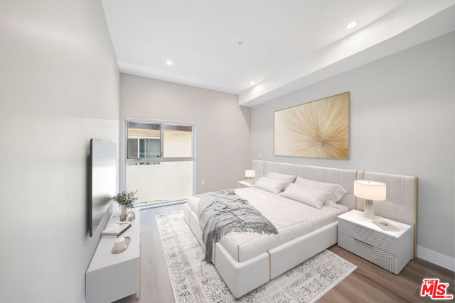 1223 N Hayworth Avenue, West Hollywood CA: https://media.crmls.org/mediaz/e4568480-7f9b-468a-950b-8a2c63fa9ec9.jpg