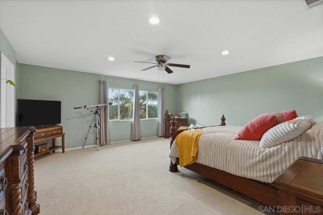 1528 Hendrix Pl, Chula Vista CA: https://media.crmls.org/mediaz/e457580d-7ff6-469c-9b6b-2c8e4727f0b9.jpg