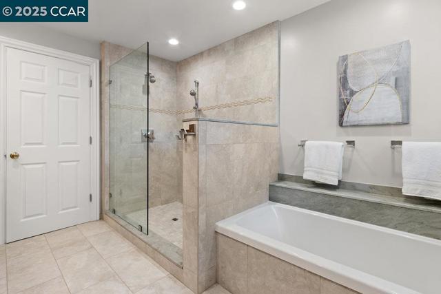 3949 Canyon Rd, Lafayette CA: https://media.crmls.org/mediaz/e4576bfc-2c61-4cf2-80b3-f11539809eed.jpg