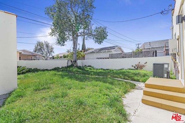 1622 W 66th Street, Los Angeles CA: https://media.crmls.org/mediaz/e4578d42-16df-410f-b188-a0558f17b308.jpg