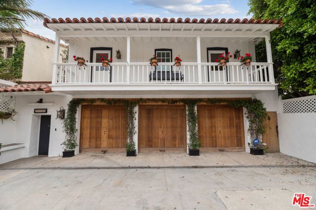 22416 Pacific Coast Highway, Malibu CA: https://media.crmls.org/mediaz/e457dea5-8b55-42b4-be9d-0b3b7a1efb70.jpg
