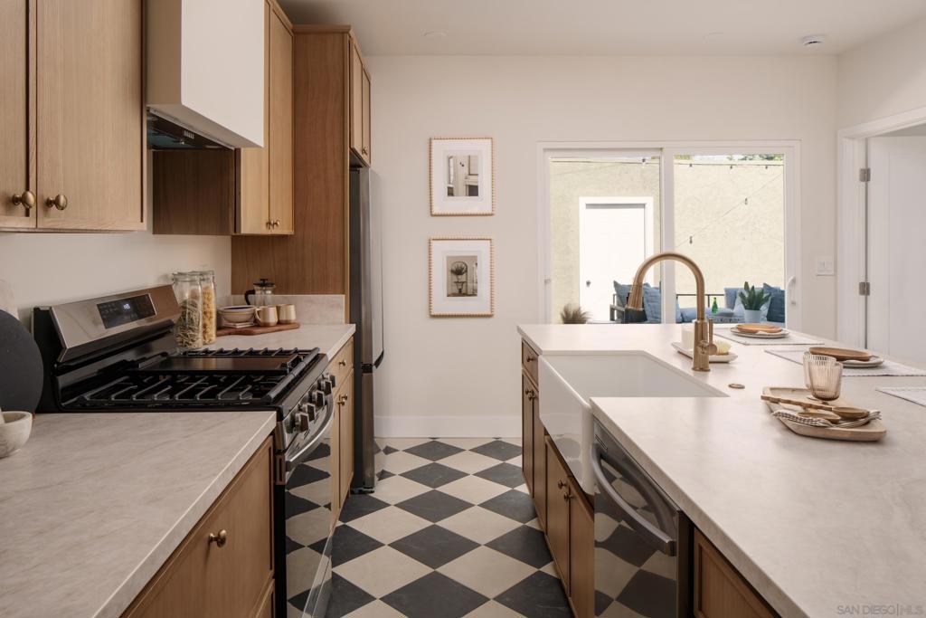 2129 31st St - photo 11