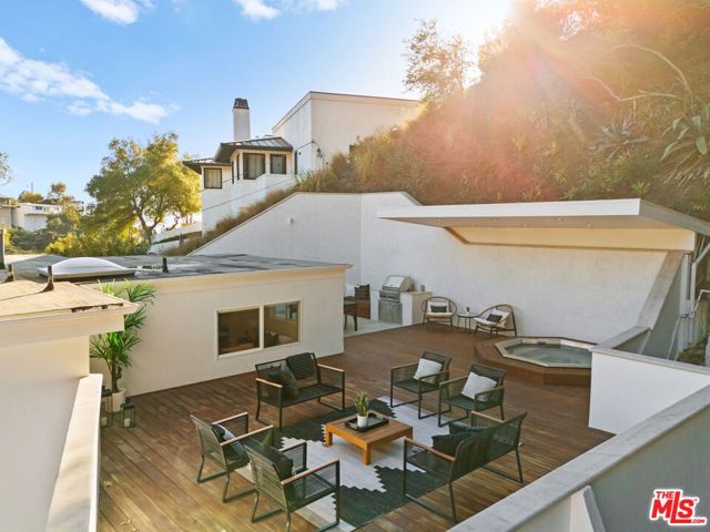 3111 Belden Drive, Los Angeles CA: https://media.crmls.org/mediaz/e4580aca-1a7d-474f-8546-06f2864dd80a.jpg