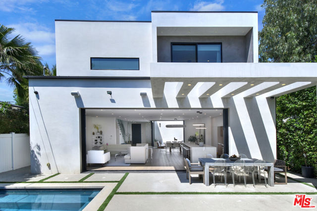 5316 Lennox, Sherman Oaks CA: https://media.crmls.org/mediaz/e4582c36-c10d-47f3-9cf4-ed9748dcb7f8.jpg