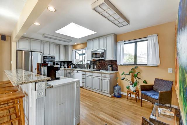 847 Arguello Boulevard, Pacifica CA: https://media.crmls.org/mediaz/e45883e8-cc81-489b-a469-06429919a1fe.jpg