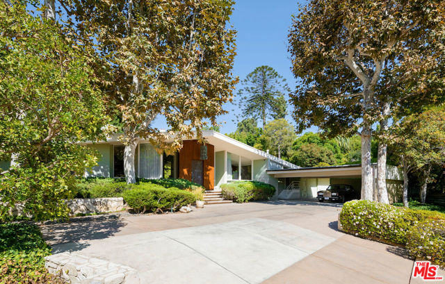 1005 Summit Drive photo 2