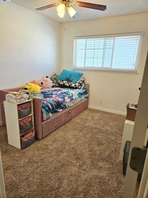 670 Fargo Ave, San Leandro CA: https://media.crmls.org/mediaz/e4592d79-8ccd-449d-a29f-4b4481027e7e.jpg