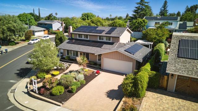 1347 Vintner Way, Pleasanton CA: https://media.crmls.org/mediaz/e4594acf-aad2-4bf5-bc60-da3d7602cff9.jpg