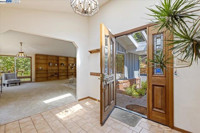 30261 Palomares Rd, Castro Valley CA: https://media.crmls.org/mediaz/e459afb6-a230-4bc0-83a2-44eda903ca33.jpg