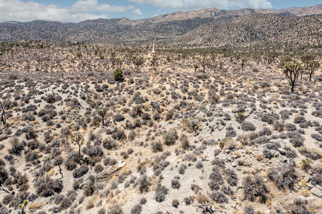 112 Angel View Road, Pioneertown CA: https://media.crmls.org/mediaz/e459d54a-2c4d-4f54-a67b-0afc79aa4d8d.jpg