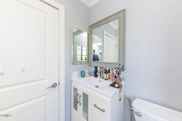 Detail Gallery Image 12 of 17 For 5021 Tilden Ave #1,  Sherman Oaks,  CA 91423 - 2 Beds | 2/1 Baths