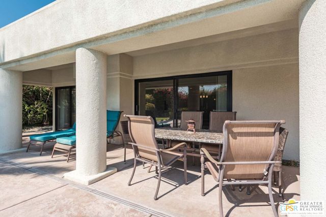 40840 Centennial Circle, Palm Desert CA: https://media.crmls.org/mediaz/e45a0656-eec8-4afd-a9b0-922512b91cd5.jpg
