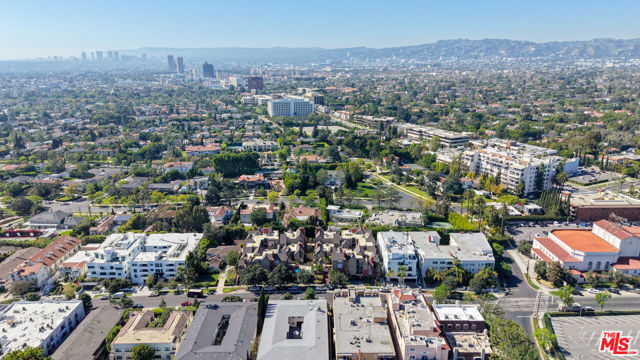 835 S Lucerne Boulevard, Los Angeles CA: https://media.crmls.org/mediaz/e45a2411-bb6b-424b-a623-8435e57fea04.jpg