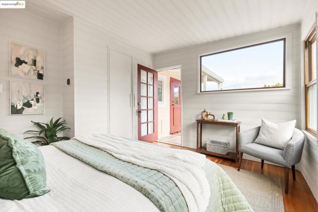 2941 Madeline St, Oakland CA: https://media.crmls.org/mediaz/e45a36d3-0cef-4c68-9d52-1f4c1da6afff.jpg