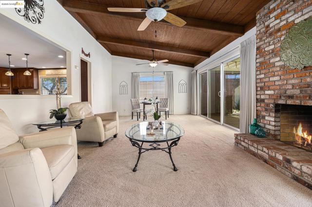 3031 Barmouth Dr, Antioch CA: https://media.crmls.org/mediaz/e45a69ba-d510-472a-b916-6c92b7fe624d.jpg