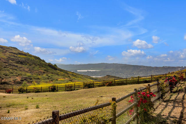 751 Wildwood Avenue, Thousand Oaks CA: https://media.crmls.org/mediaz/e45ab6d5-e3ea-4cbf-99fb-b50995464555.jpg