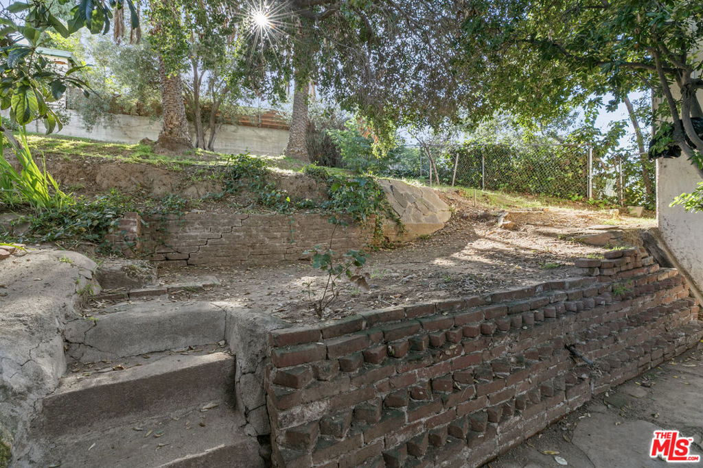 https://media.crmls.org/mediaz/e45ae764-3abd-4f85-aacc-4da44f467ea2.jpg?preset=X-Large