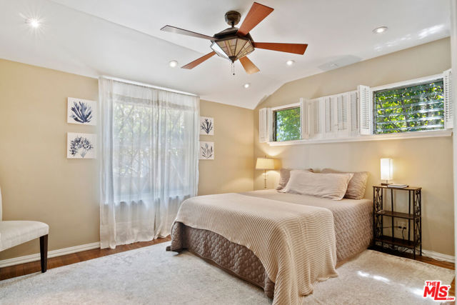 2299 Beverwil Drive, Los Angeles CA: https://media.crmls.org/mediaz/e45aedc0-07cb-4418-a830-317a029b7e67.jpg