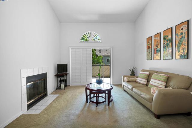 1280 Stanhope Ln, Hayward CA: https://media.crmls.org/mediaz/e45afaf6-bc10-491e-81ae-3cd151bf5daa.jpg