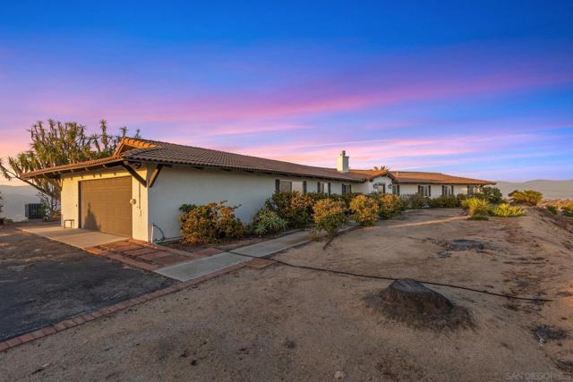 16641 Eagles Crest Rd, Ramona CA: https://media.crmls.org/mediaz/e45b7d55-1c96-4955-a24e-31ef2fb0f0f2.jpg