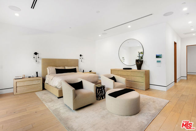 16366 Sloan Drive, Los Angeles CA: https://media.crmls.org/mediaz/e45b9462-4e4f-490d-a7fa-0b518350af39.jpg