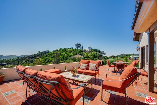 2303 Tuna Canyon Road, Topanga CA: https://media.crmls.org/mediaz/e45be611-2d67-4537-a7e8-79abffa621c6.jpg