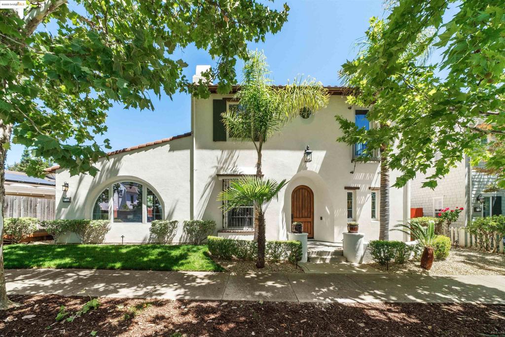 2111 Creekview Dr