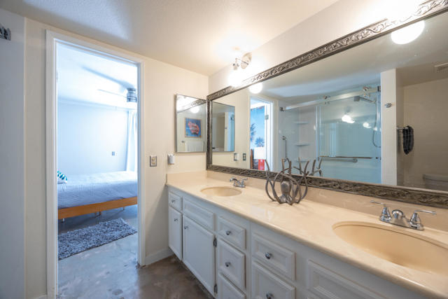 1181 Sunflower Lane, Palm Springs CA: https://media.crmls.org/mediaz/e45c8b63-19d3-4ac4-9224-8531bb65c2c8.jpg
