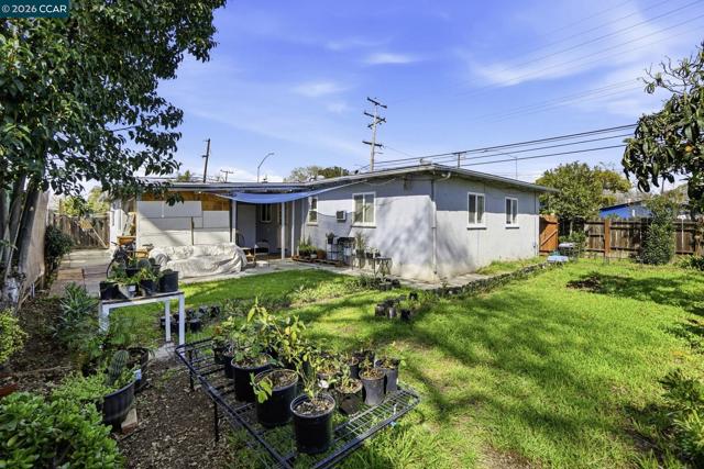 1990 Sunshine Dr, Concord CA: https://media.crmls.org/mediaz/e45d57f3-7c0f-46bc-bb0b-b30c2ff04faf.jpg