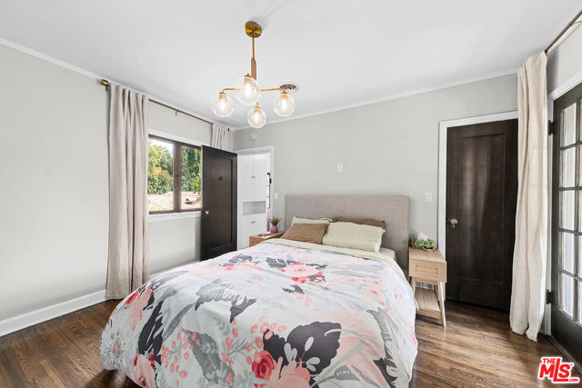 6626 Cahuenga Terrace, Los Angeles CA: https://media.crmls.org/mediaz/e45d7160-8036-46a3-b5b7-fa218466ec2d.jpg