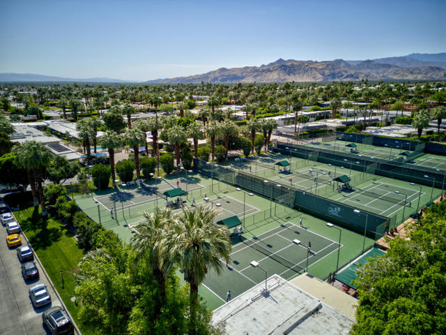 555 W Baristo Road, Palm Springs CA: https://media.crmls.org/mediaz/e45dea7f-1387-4440-b62b-198dd76b6e99.jpg