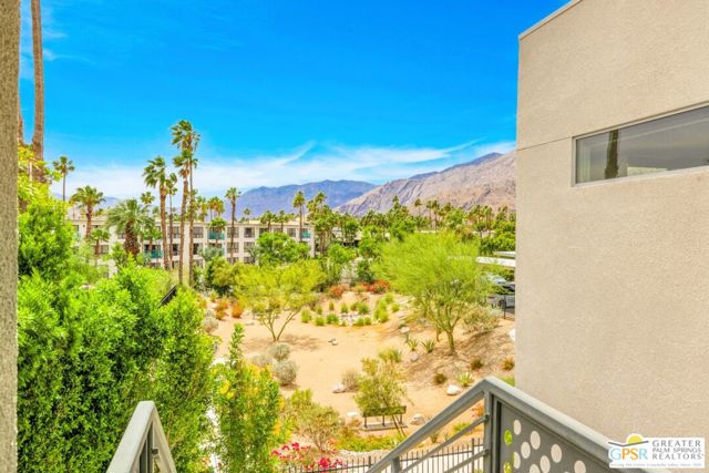 173 The riv, Palm Springs CA: https://media.crmls.org/mediaz/e45e4038-6886-4357-86db-19a9be2154f5.jpg