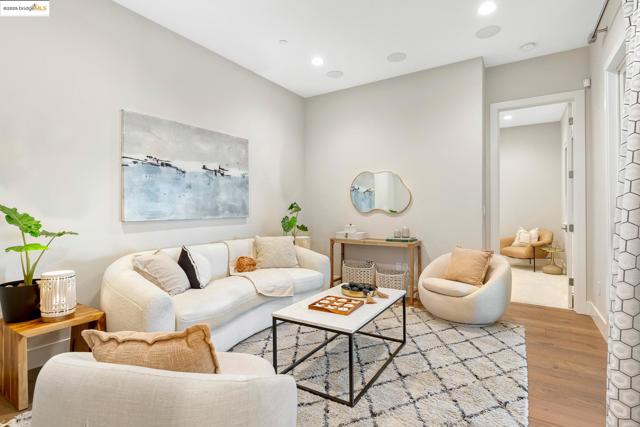 63 Tomcat Way, Orinda CA: https://media.crmls.org/mediaz/e45eb677-ef8a-486c-90db-35fa22b05fea.jpg