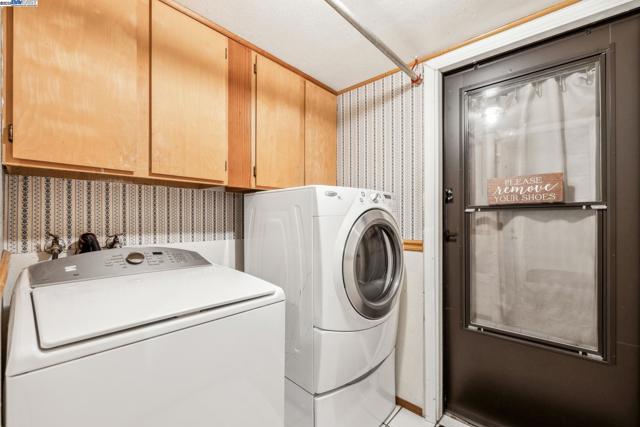 1005 Wood Thrush Ln, Tracy CA: https://media.crmls.org/mediaz/e45eee53-b887-4e95-929d-51e4deb85331.jpg