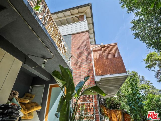 6921 Paseo Del Serra Drive, Los Angeles CA: https://media.crmls.org/mediaz/e45efbce-51bb-4baf-873b-3bb9026459e4.jpg