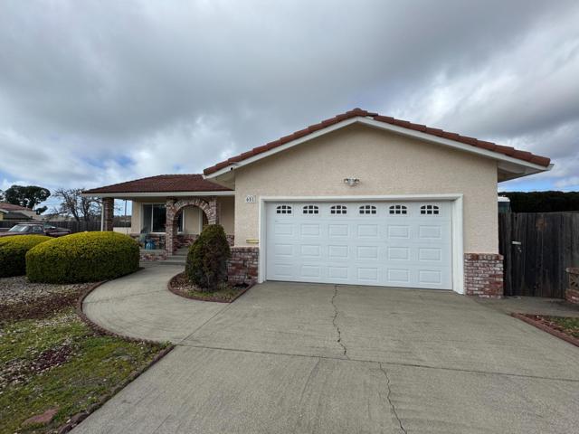 651 Spruce Street, Half Moon Bay CA: https://media.crmls.org/mediaz/e45f11db-70cd-47ef-a5ef-2c491950b422.jpg