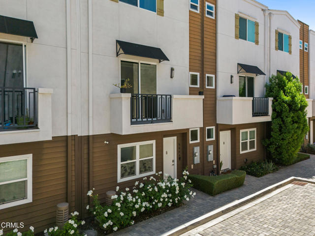 5664 Hazeltine Avenue, Sherman Oaks CA: https://media.crmls.org/mediaz/e45f47ec-3298-4a90-b685-eb44171ef734.jpg