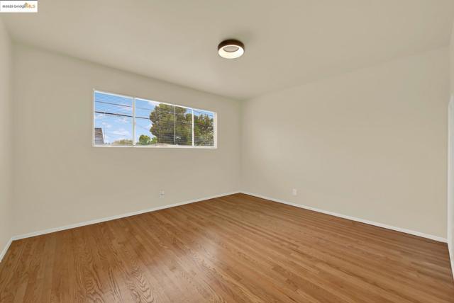 2524 Parker Ave, Oakland CA: https://media.crmls.org/mediaz/e45f5e3e-6bdc-4d70-a9fa-700d8aa62f2b.jpg
